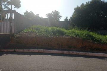 Terreno de 325m² em Ponta da Fruta